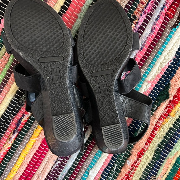 Sandals size 6 used two x - Picture 3 of 3